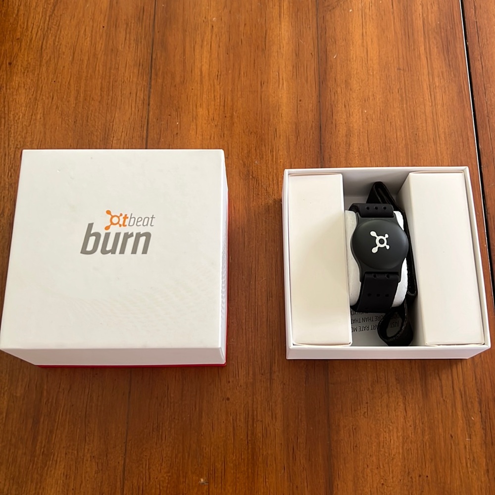 ORANGE THEORY - Armband Heart Rate Monitor. Does not include USB charger